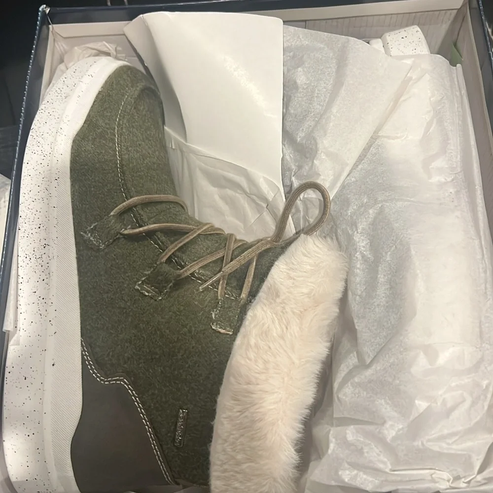 Tomika Green and White Winter Boots with Fluffy Lining Waterproof UK 42 - Picture 4 of 4